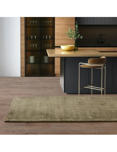 Tappeto Blade Sage: eleganza minimal in tinta unita verde salvia, comfort e qualità artigianale per ambienti moderni e raffinat