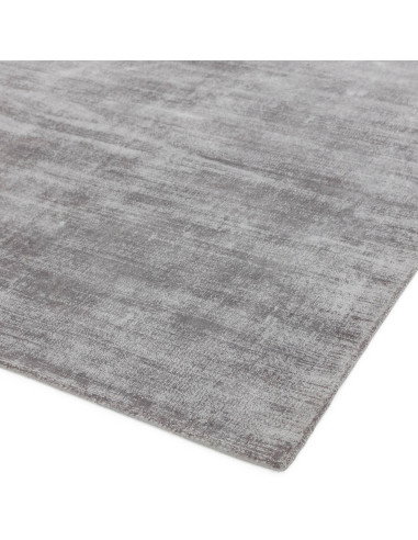 Tappeto Blade Silver in viscosa naturale: eleganza minimal e comfort superiore per ambienti moderni. Disponibile in diverse mis