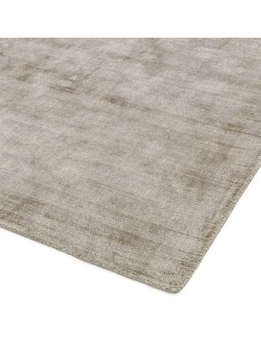 Tappeto Blade Smoke: eleganza e comfort in viscosa naturale, perfetto per ambienti minimal con design tinta unita e facile manu