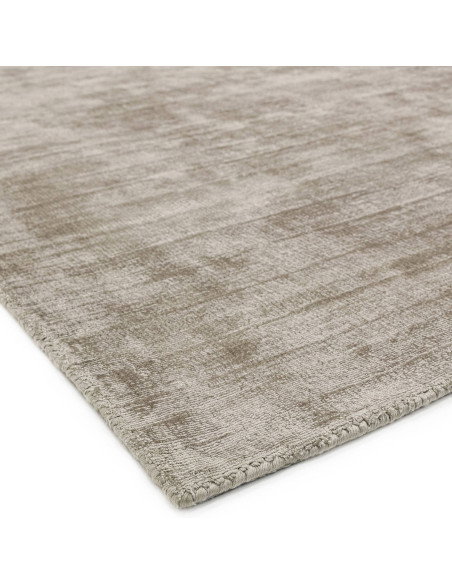 Tappeto Blade Smoke: eleganza e comfort in viscosa naturale, perfetto per ambienti minimal con design tinta unita e facile manu