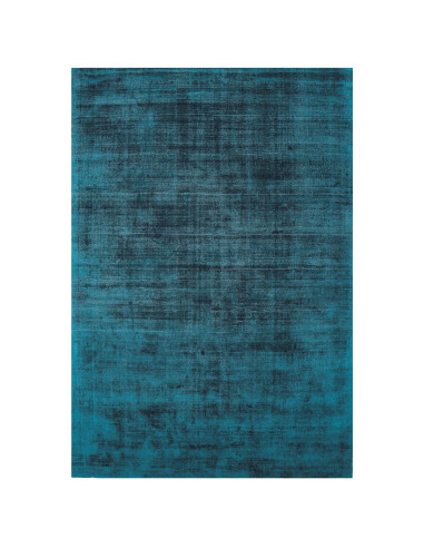 Tappeto tinta unita Blade Teal in viscosa naturale, design minimal e comfort artigianale per un ambiente elegante e moderno.
