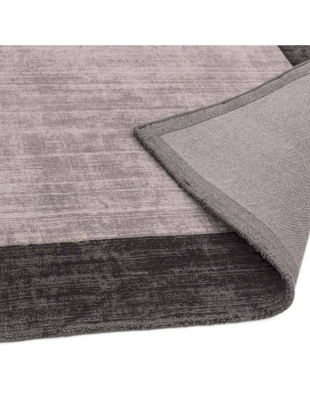 Tappeto minimalista Blade Border Charcoal/Silver: eleganza tinta unita, morbidezza e artigianato indiano per ambienti moderni e
