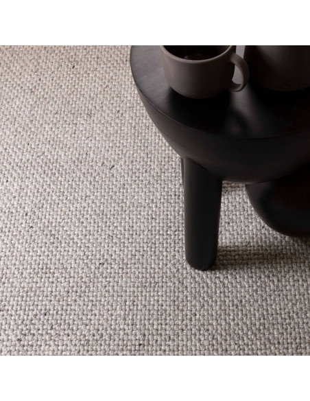Tappeto Finley Grey: eleganza minimal e tinta unita in grigio chiaro, perfetto per ogni ambiente moderno. Resistente, facile da