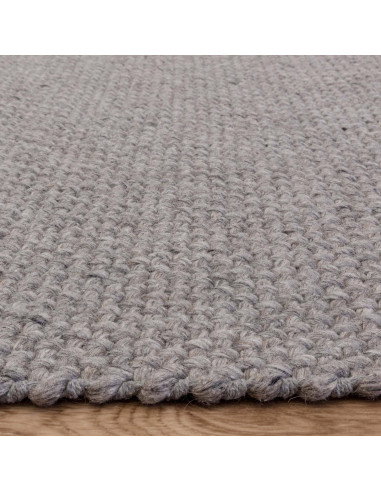 Tappeto Finley Grey: eleganza minimal e tinta unita in grigio chiaro, perfetto per ogni ambiente moderno. Resistente, facile da