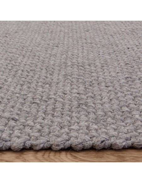 Tappeto Finley Grey: eleganza minimal e tinta unita in grigio chiaro, perfetto per ogni ambiente moderno. Resistente, facile da