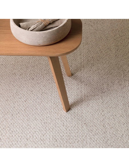 Tappeto Finley Ivory Marl: eleganza tinta unita, design minimal e comfort artigianale per ambienti moderni e raffinati. Facile