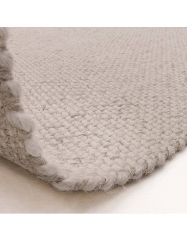 Tappeto Finley Ivory Marl: eleganza tinta unita, design minimal e comfort artigianale per ambienti moderni e raffinati. Facile