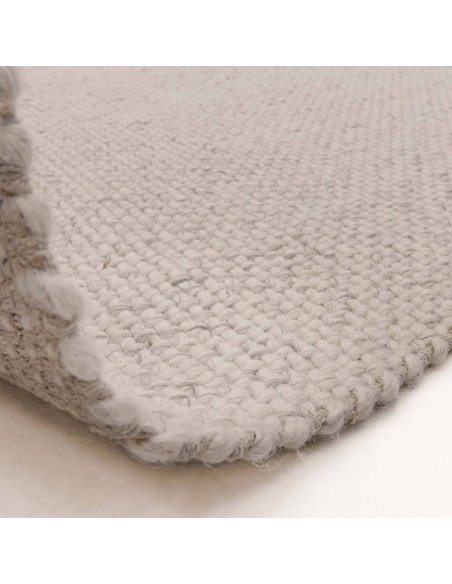 Tappeto Finley Ivory Marl: eleganza tinta unita, design minimal e comfort artigianale per ambienti moderni e raffinati. Facile