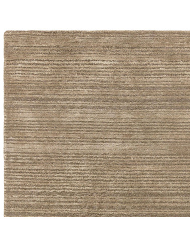 Tappeto Henley Sage in viscosa e lana, tinta unita verde salvia, perfetto per ambienti minimal e raffinati. Eleganza naturale e