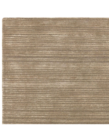 Tappeto Henley Sage in viscosa e lana, tinta unita verde salvia, perfetto per ambienti minimal e raffinati. Eleganza naturale e