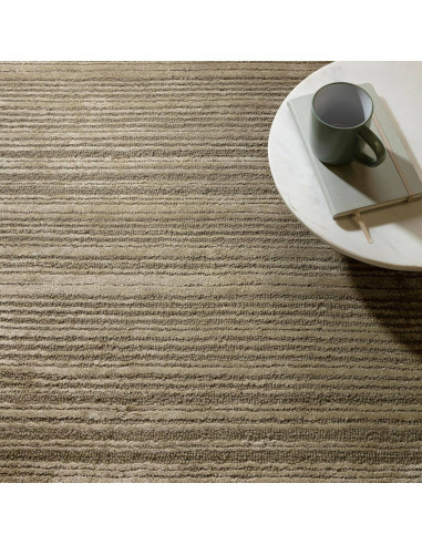 Tappeto Henley Sage in viscosa e lana, tinta unita verde salvia, perfetto per ambienti minimal e raffinati. Eleganza naturale e