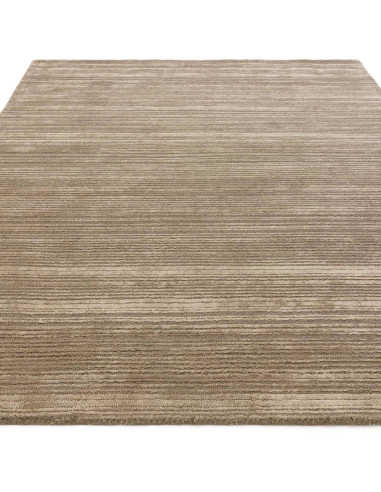 Tappeto Henley Sage in viscosa e lana, tinta unita verde salvia, perfetto per ambienti minimal e raffinati. Eleganza naturale e