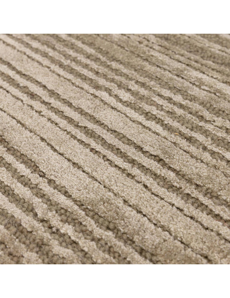 Tappeto Henley Sage in viscosa e lana, tinta unita verde salvia, perfetto per ambienti minimal e raffinati. Eleganza naturale e