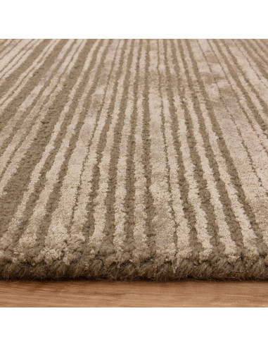 Tappeto Henley Sage in viscosa e lana, tinta unita verde salvia, perfetto per ambienti minimal e raffinati. Eleganza naturale e