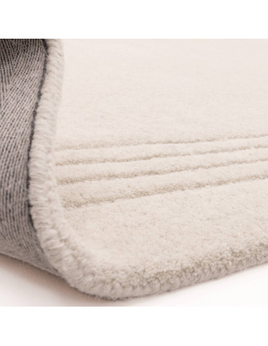 Tappeto Orlo Ivory in lana naturale, tinta unita, perfetto per ambienti minimal. Eleganza, comfort e qualità artigianale made i