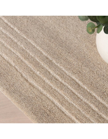 Tappeto Orlo Sand: eleganza minimalista in lana naturale, design sobrio e tinta unita per un ambiente accogliente e raffinato.