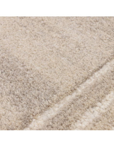 Tappeto Orlo Sand: eleganza minimalista in lana naturale, design sobrio e tinta unita per un ambiente accogliente e raffinato.