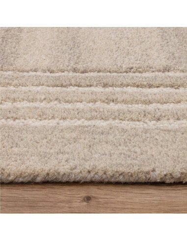 Tappeto Orlo Sand: eleganza minimalista in lana naturale, design sobrio e tinta unita per un ambiente accogliente e raffinato.