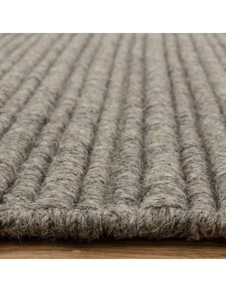 Tappeto tinta unita Ravine Greige in lana naturale, perfetto per ambienti moderni e minimal. Eleganza, comfort e durata nel tem