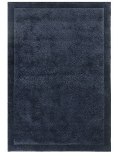 Tappeto Rise Navy: eleganza minimalista e comfort unico in tinta unita blu navy, perfetto per ambienti moderni e raffinati.