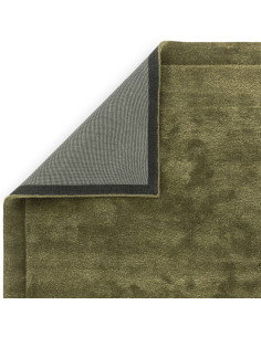 Tappeto tinta unita Rise Olive in lana e viscosa, perfetto per ambienti minimal. Eleganza naturale e comfort duraturo per ogni 2