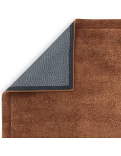 Tappeto tinta unita Rise Rust in lana e viscosa, artigianale e minimal, per un ambiente caldo, elegante e resistente nel tempo. 2