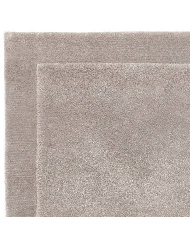Tappeto tinta unita Rise Silver: eleganza minimal, morbidezza naturale e design senza tempo per ambienti moderni e accoglienti.