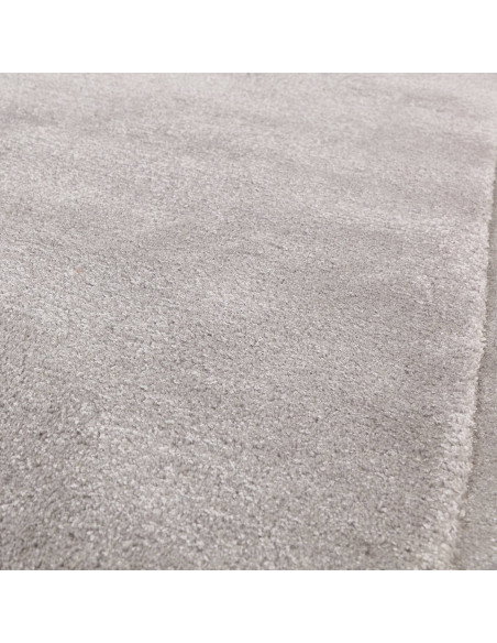 Tappeto tinta unita Rise Silver: eleganza minimal, morbidezza naturale e design senza tempo per ambienti moderni e accoglienti.