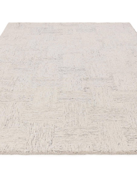 Tappeto Theodore Chevron Sand: eleganza minimal e tinta unita, morbido e resistente, perfetto per ambienti moderni e raffinati.