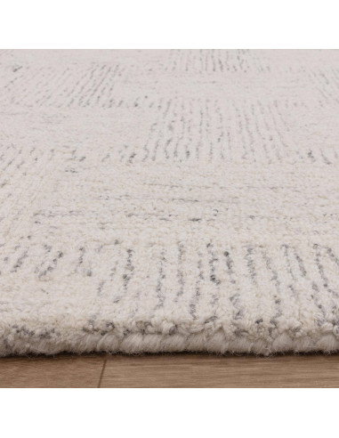 Tappeto Theodore Chevron Sand: eleganza minimal e tinta unita, morbido e resistente, perfetto per ambienti moderni e raffinati.