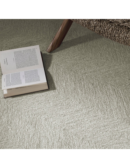 Tappeto tinta unita in lana naturale, Theodore Hatch White & Black unisce eleganza minimal e comfort per valorizzare ogni ambie