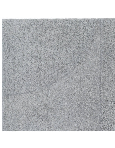 Tappeto Tova Blue: eleganza tinta unita in blu polvere, perfetto per ambienti minimal. Morbido, resistente e facile da pulire.