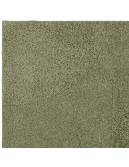 Tappeto Tova Green: eleganza minimal e tinta unita in verde salvia, morbido, resistente e perfetto per ogni ambiente moderno.