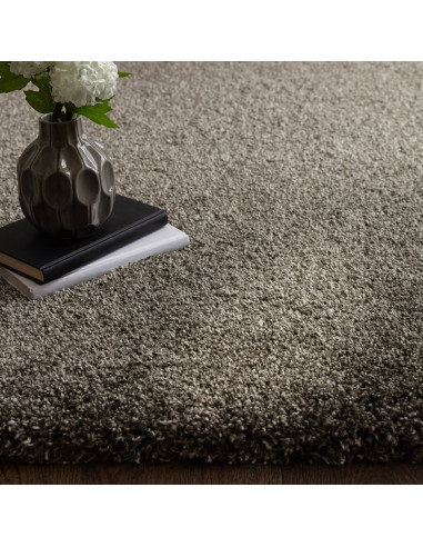 Tappeto shaggy Atlas Gunmetal a pelo lungo, morbido e resistente, ideale per un ambiente moderno, caldo e facile da mantenere.