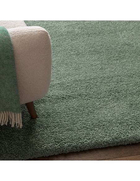 Add cozy comfort and style with the Atlas Sage shaggy rug, featuring soft texture, durable polypropylene fibers, and a calming