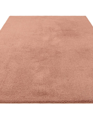 Add warmth and style with the Como Marsala shaggy rug, featuring plush 30 cm pile and durable microfibre for cozy, easy-care li