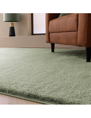 Add cozy elegance to your home with the Como Sage shaggy rug, featuring a soft texture and durable, easy-care microfibre design