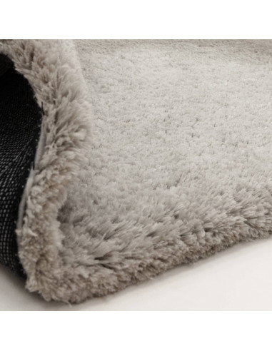 Tappeto Opulence Silver in pelo lungo, morbido e raffinato, ideale per aggiungere comfort ed eleganza a ogni ambiente moderno.