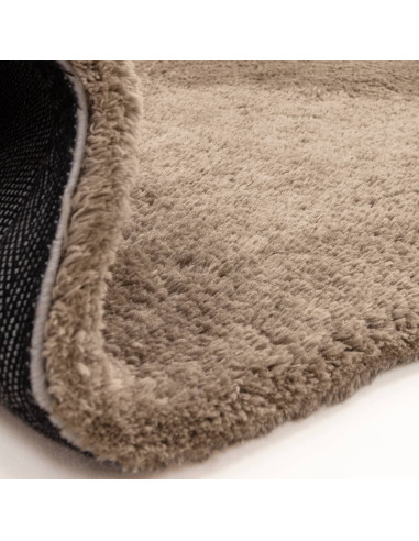 Experience luxurious softness and durability with the Opulence Taupe shaggy rug, perfect for adding warmth and style to any mod