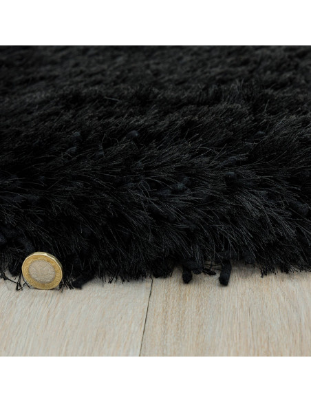 Experience ultimate comfort and modern elegance with the Plush Black shaggy rug—durable, soft, and perfect for any stylish livi