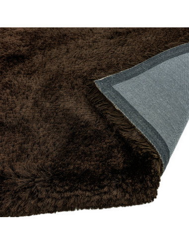 Add warmth and luxury to any room with this Plush Dark Chocolate shaggy rug, featuring a soft, dense pile and easy maintenance