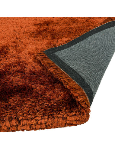 Tappeto Plush Rust a pelo lungo, morbido e caldo, perfetto per ogni ambiente. Design artigianale e colori avvolgenti per un com