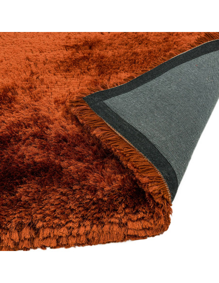 Tappeto Plush Rust a pelo lungo, morbido e caldo, perfetto per ogni ambiente. Design artigianale e colori avvolgenti per un com