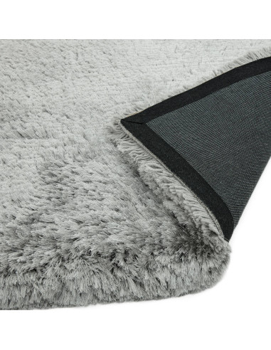Tappeto Plush Silver a pelo lungo, morbido e resistente, perfetto per un ambiente elegante e confortevole. Disponibile in varie