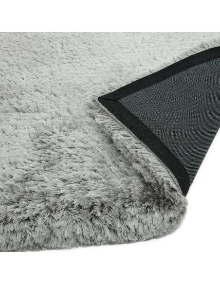 Tappeto Plush Silver a pelo lungo, morbido e resistente, perfetto per un ambiente elegante e confortevole. Disponibile in varie