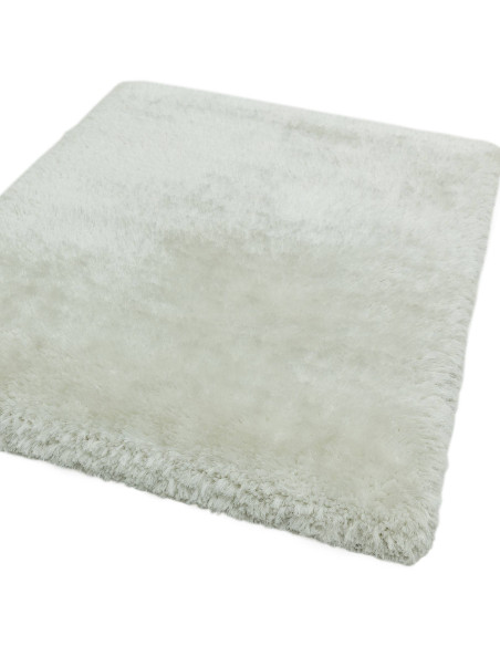 Experience ultimate comfort and style with the Plush White shaggy rug—soft, durable, and perfect for adding elegance to any roo