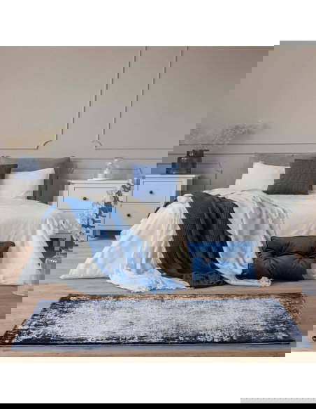 Tappeto Kuza Border Navy: design moderno elegante con effetto cornice, resistente e luminoso, perfetto per ambienti raffinati e