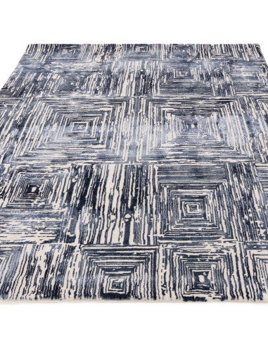 Tappeto Kuza Portrait Navy: design geometrico moderno, effetto seta lucido e luminoso, perfetto per ambienti eleganti e di gran