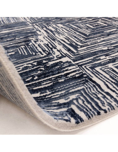 Tappeto Kuza Portrait Navy: design geometrico moderno, effetto seta lucido e luminoso, perfetto per ambienti eleganti e di gran