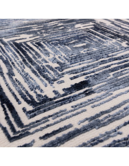 Tappeto Kuza Portrait Navy: design geometrico moderno, effetto seta lucido e luminoso, perfetto per ambienti eleganti e di gran